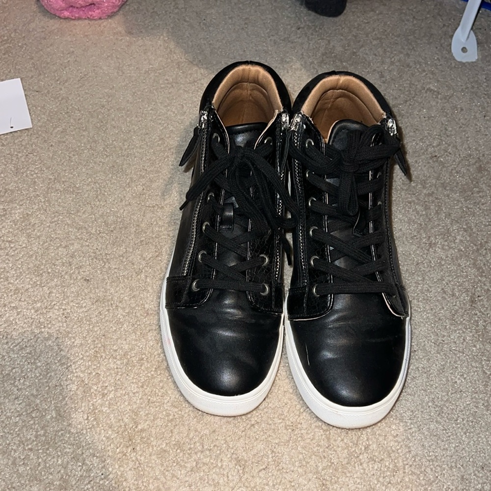 Women’s shoes